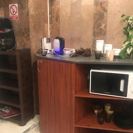Desyatinnaya Hostel Kiev Bagian luar foto