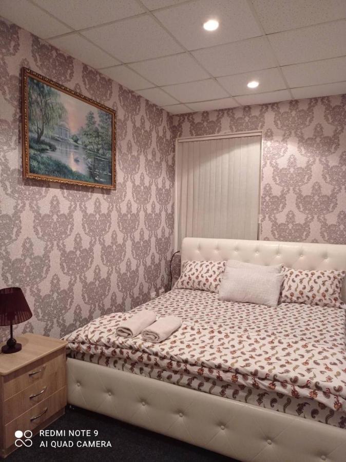 Desyatinnaya Hostel Kiev Bagian luar foto